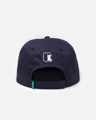 Gorra plana azul con logo